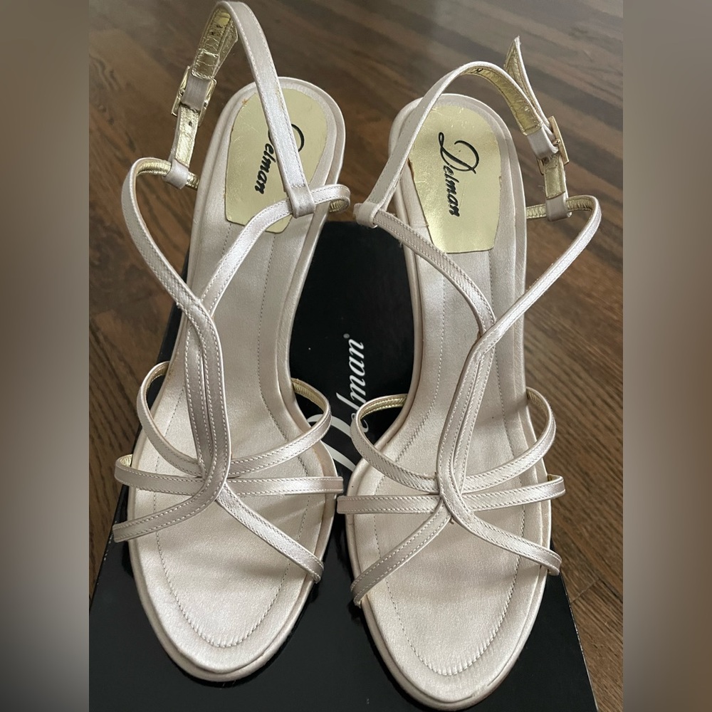 Delman Magical T Strap Stiletto, Champagne, Size 7